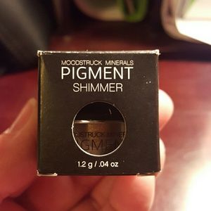 Brand new Younique shimmer eyeshadow