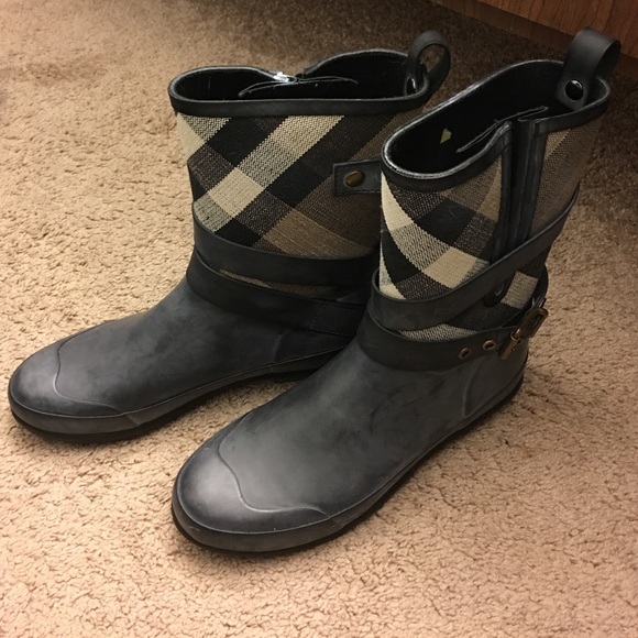 burberry mid buckle rain boot