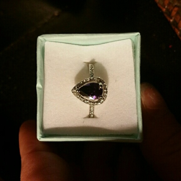 925 STERLING SILVER TEAR DROP PURPLE CZ RING 6