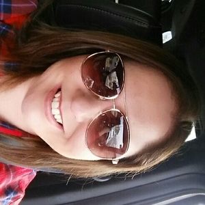 Meet your Posher, Candice