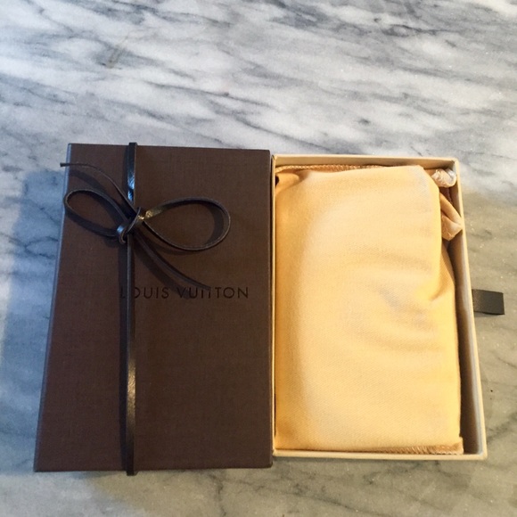 Authentic Louis Vuitton Damier Azur Coin Key Purse - Picture 4 of 4