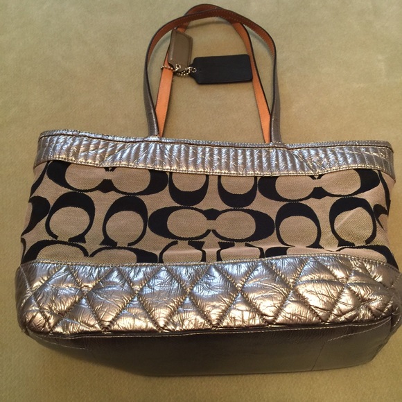 Used Coach Purse💯authentic - Picture 2 of 4