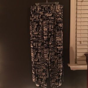 Pants. Forever 21. Size: S