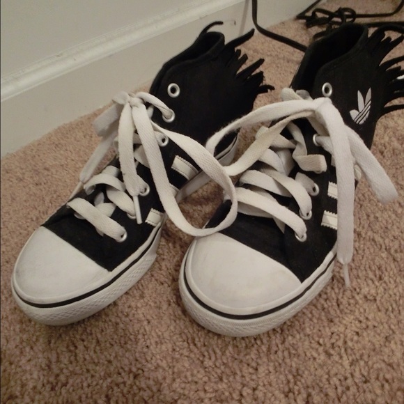 Adidas Wings sneaker！Very new！ - Picture 1 of 2