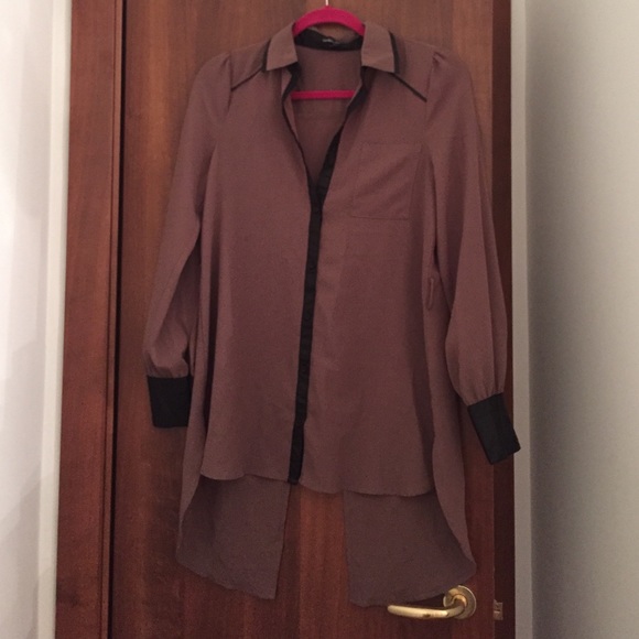 Double zero blouse with assymetric cut in the back