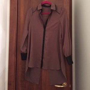 Double zero blouse with assymetric cut in the back