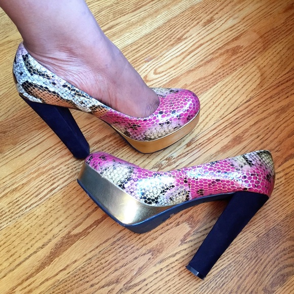 Pumps - Picture 2 of 3