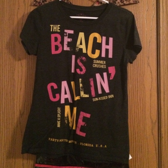 Old Navy T-shirt - Picture 3 of 3