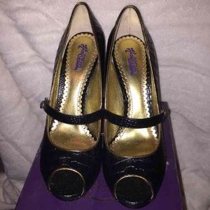 Hale Bob Pumps