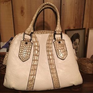 Black Rivet White bag