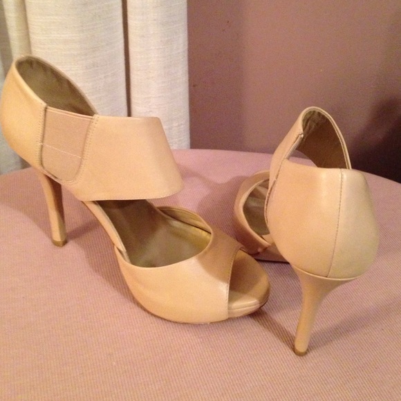 Designer Shoes - Picture 3 of 4