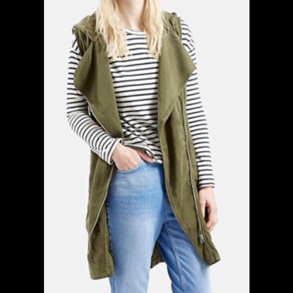 Green hooded vest | zipper and belt