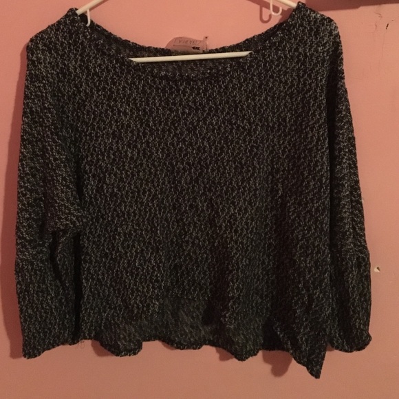 Adorable semi-cropped sweater