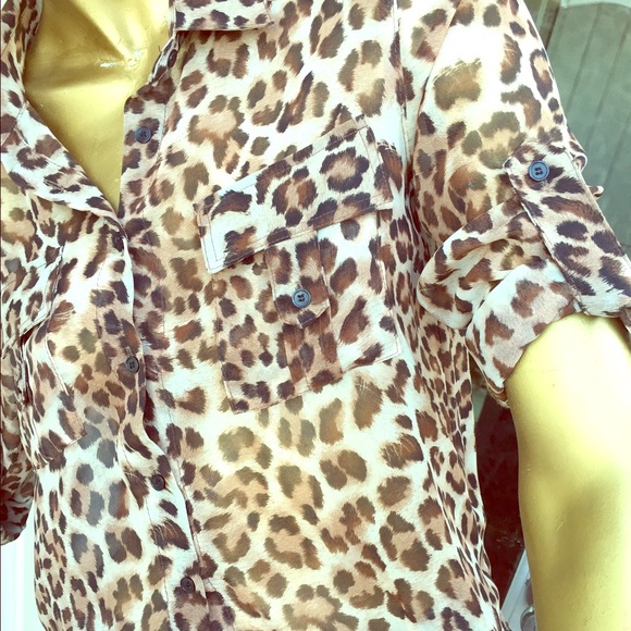 ✨SOLD🌻SALE✨beautiful sheer Leopard print top😍