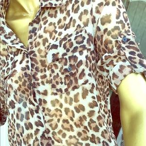 ✨SOLD🌻SALE✨beautiful sheer Leopard print top😍
