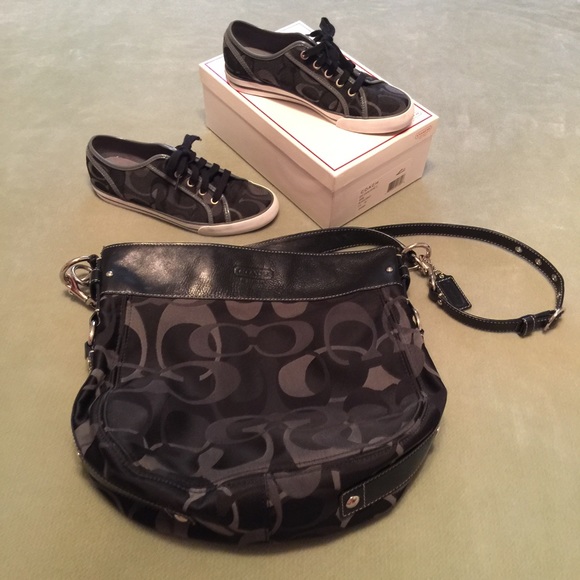 Gently used coach purse n shoes