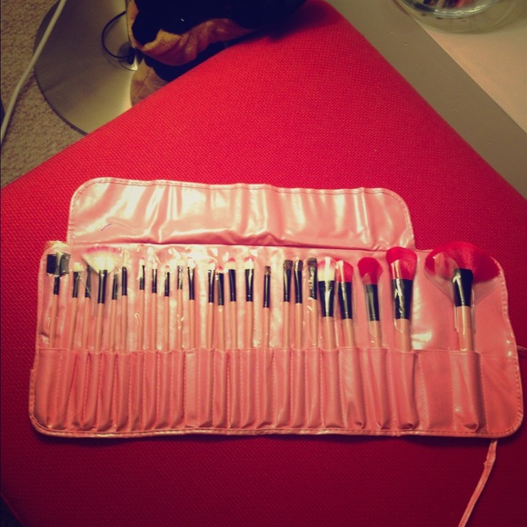 Makeup brush set (24in) - Picture 1 of 4
