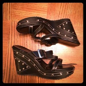 Leather strapless wedges