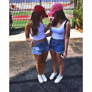 Meet your Posher, Caitlin