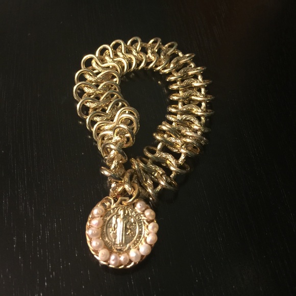 Gold religious bracelet. San Benito