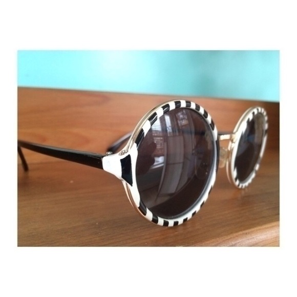 Striped Nasty Gal Sunglasses - Picture 1 of 4
