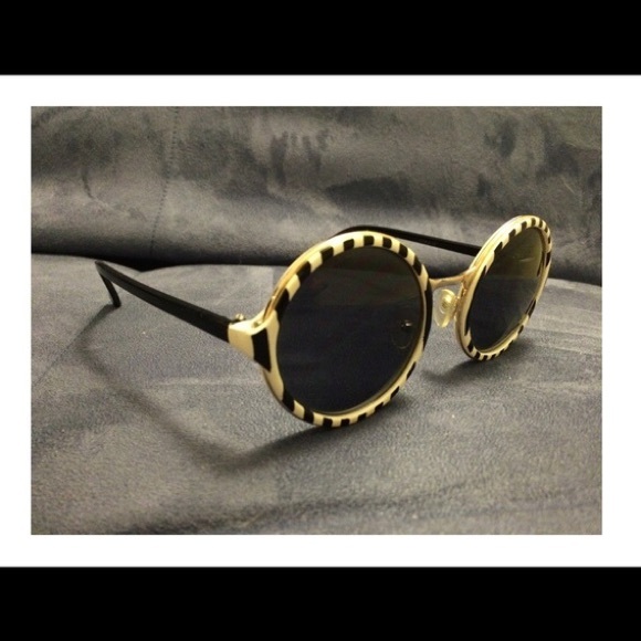 Striped Nasty Gal Sunglasses - Picture 4 of 4