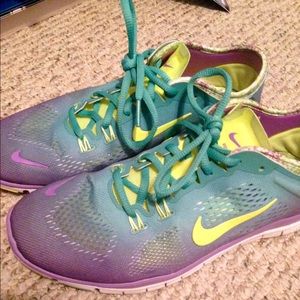 Nike Free 5.0 size 9.5 💜