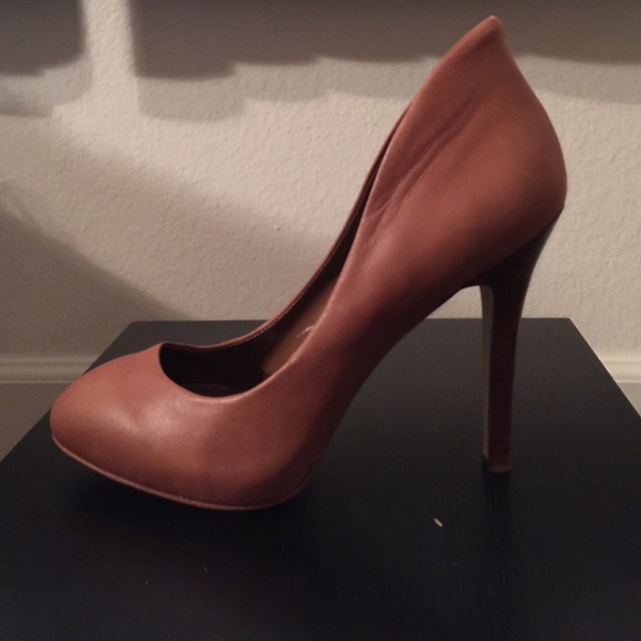 Bcbg generation nude curved cupped heel stiletto