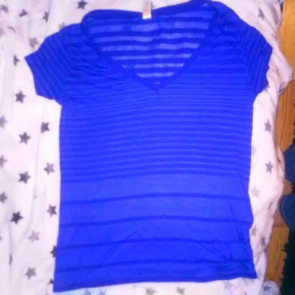 🆚 VS Striped Blue Shirt