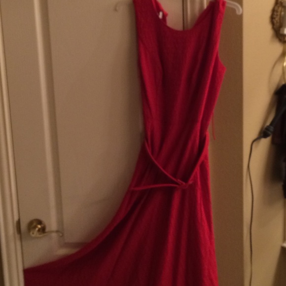 Red sleeveless dress with belt