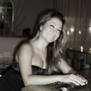 Meet your Posher, Aysim