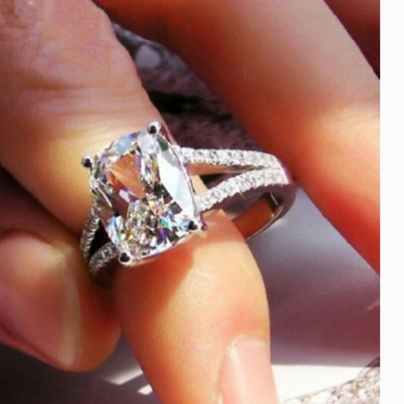 New 10k gold  size 7 ring