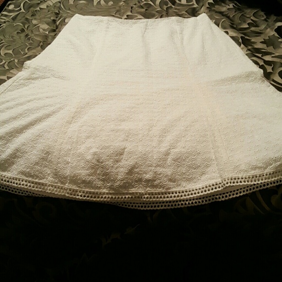 Ann Taylor Dresses & Skirts - SOLD! Adorable! Ann Taylor White Skirt Size 6