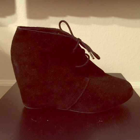 Dolce vita gardyn wedge black suede boot