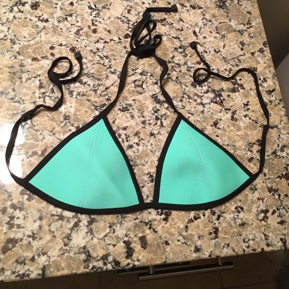 Triangl bikini top