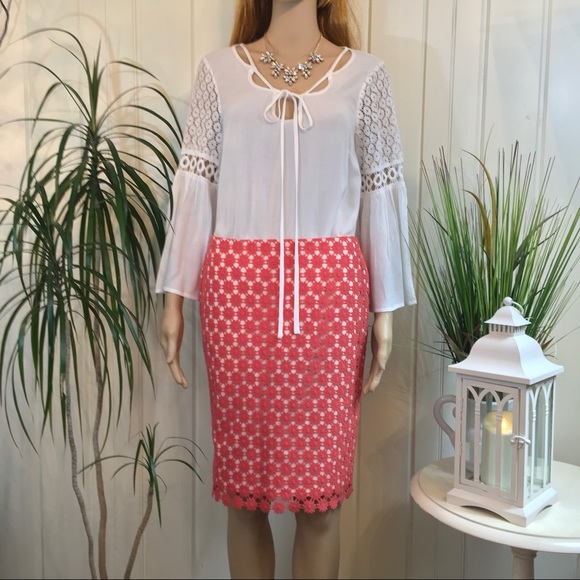 NWOT CROCHET FLORET PENCIL SKIRT CREAM LINING - Picture 5 of 8