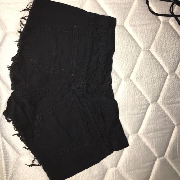 Black shorts - Picture 3 of 3