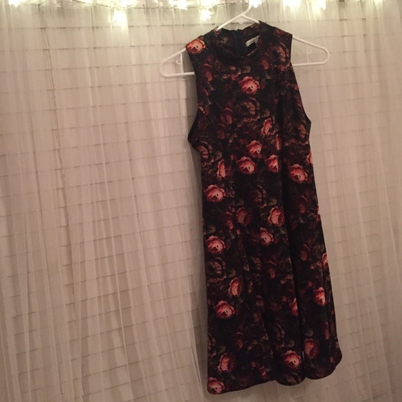 Floral no sleeve turtle neck dress