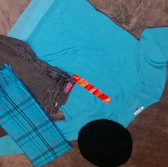 DKNYC swetear - Picture 2 of 4