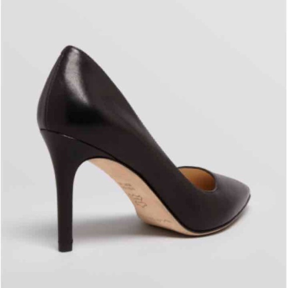 Via spiga pointed shoes