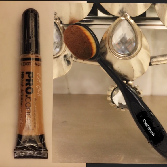 LA Girl Concealer & Oval Brush