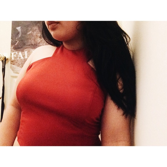 strapped halter top - Picture 2 of 2