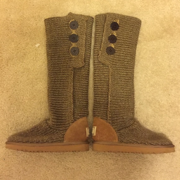 Tan kitted uggs
