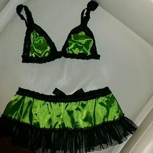 Bow and ruffle lingerie set