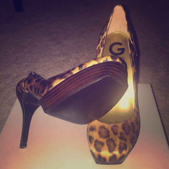 Guess G by Guess Satin Leopard pumps NEW size- 7.5 - Picture 1 of 4