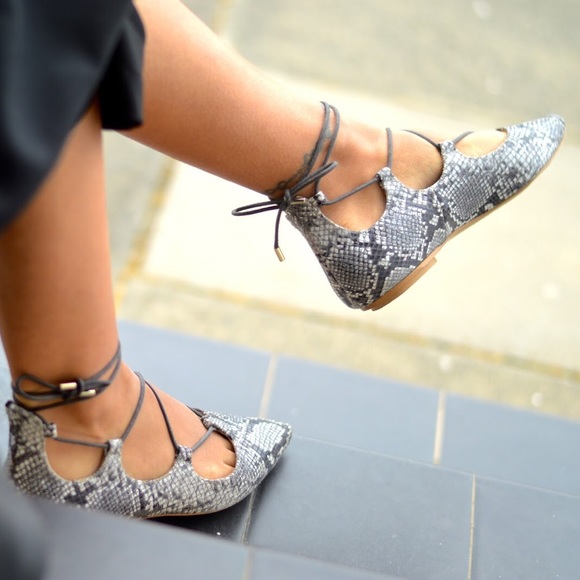 🎉SOLD🎉Topshop Kingdom Snake Effect Lace Up - Picture 3 of 4