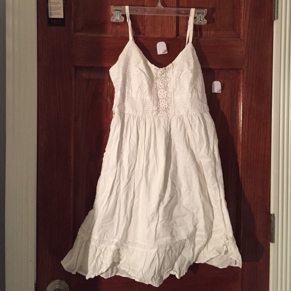 Delia's White Dress - Picture 1 of 3