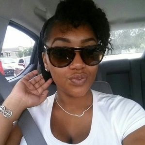 Meet your Posher, Seandra