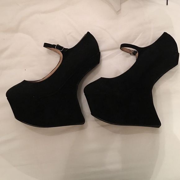 Heelless wedge size 9