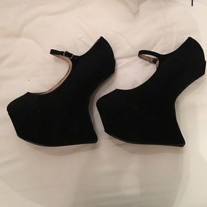 Heelless wedge size 9